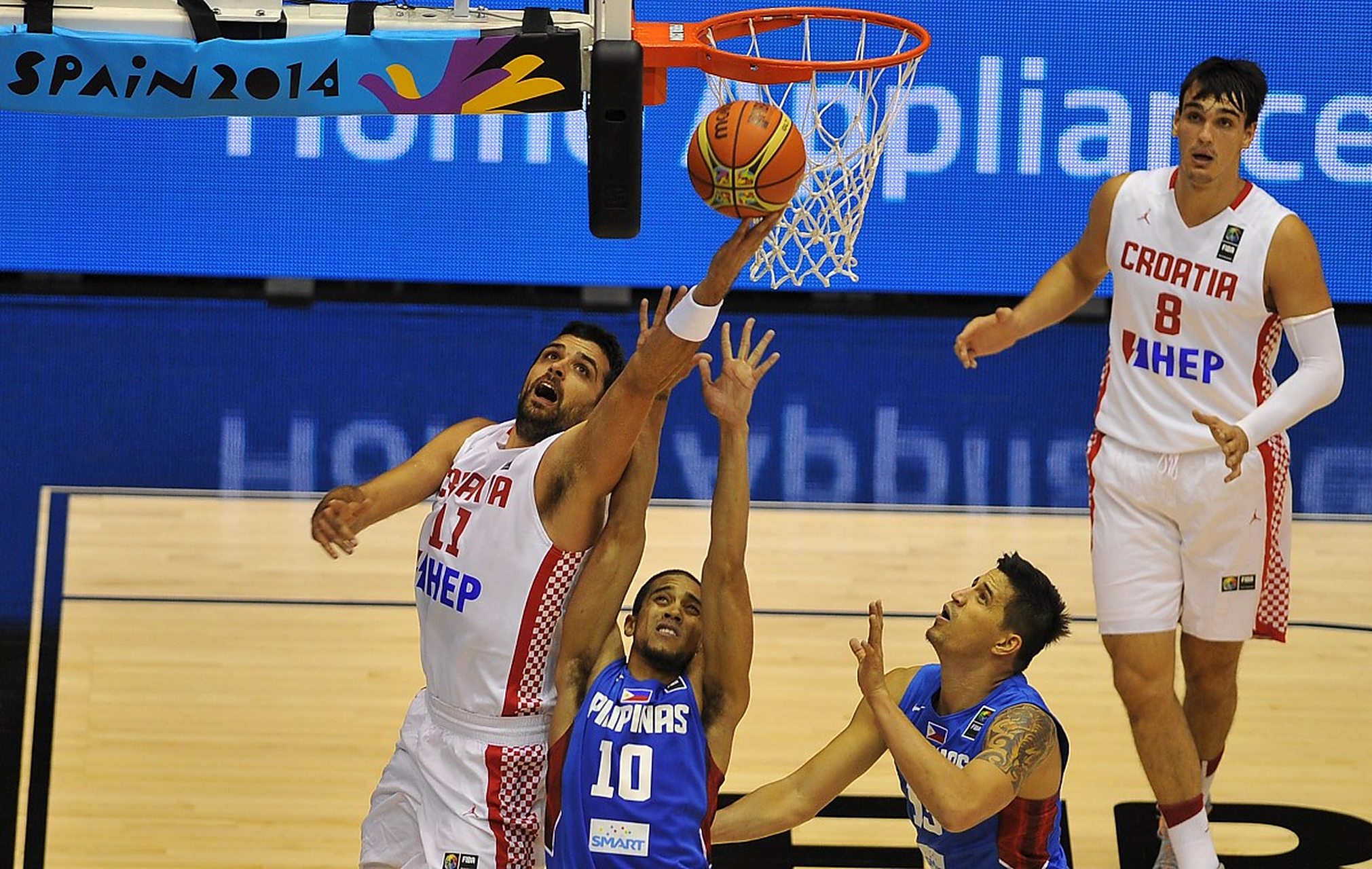 菲律宾男篮血洗巴西男篮，塔图姆制霸全场