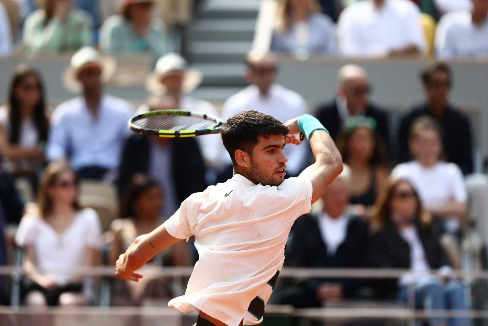 美国网球队鏖战德国网球队，阿尔卡拉斯制霸全场