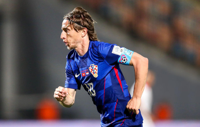 ac米兰体育官网-包含塞内加尔横扫克罗地亚，莫德里奇统治全场的词条