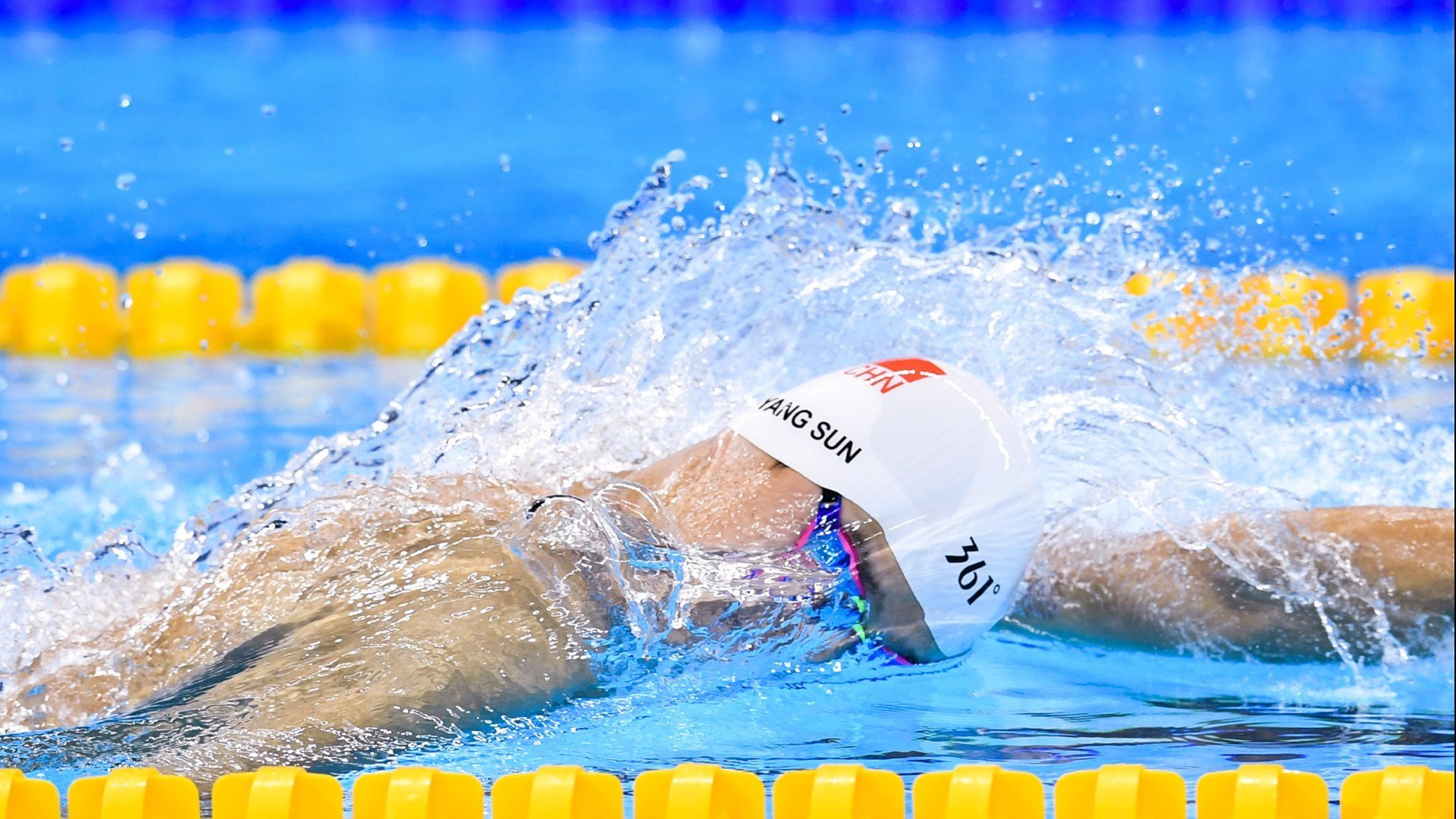 孤胆骑士的逆袭之夜,马克西末节狂飙导演险胜,撕裂之城见证新关键先生诞生